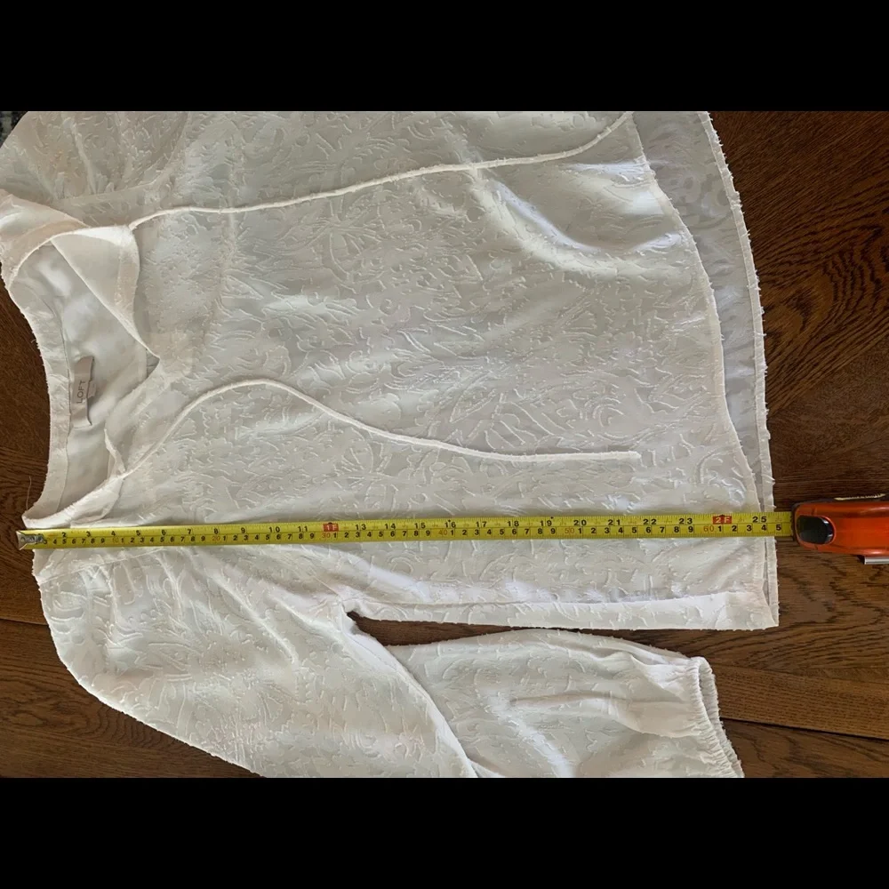 Gorgeous Loft off white shirt - Picture 8 of 9
